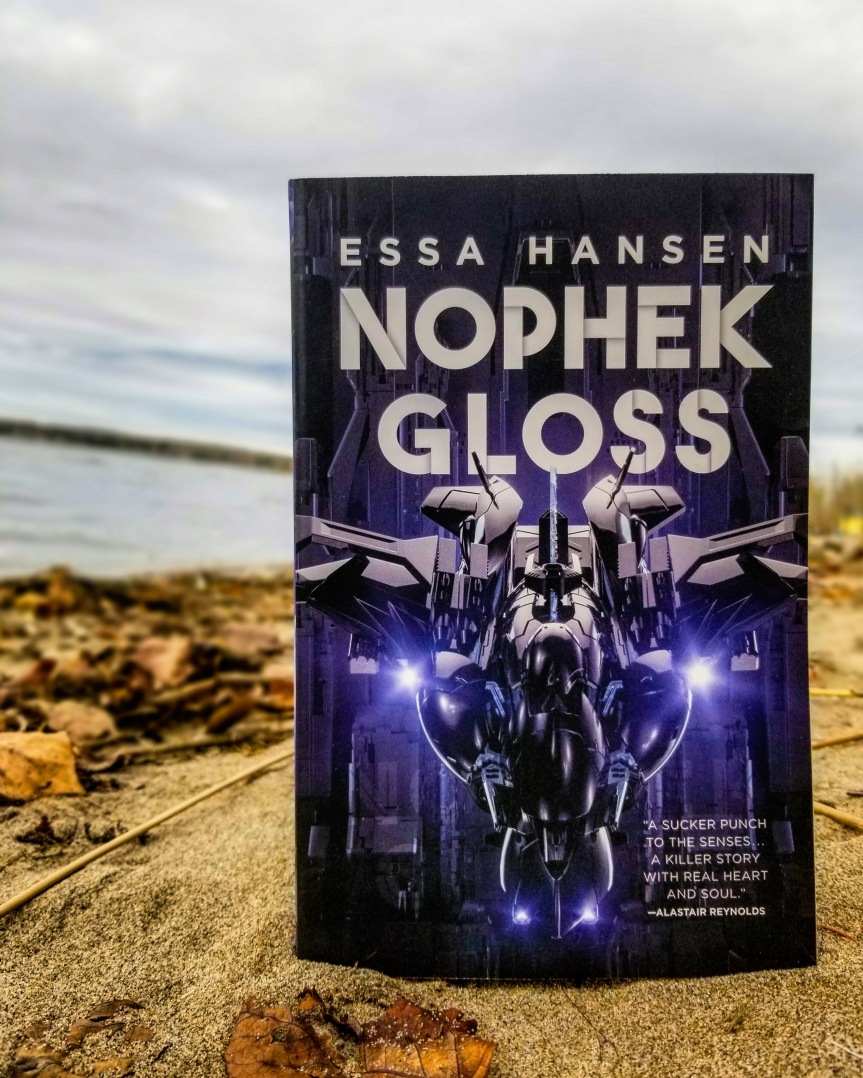 Nophek Gloss – Essa Hansen